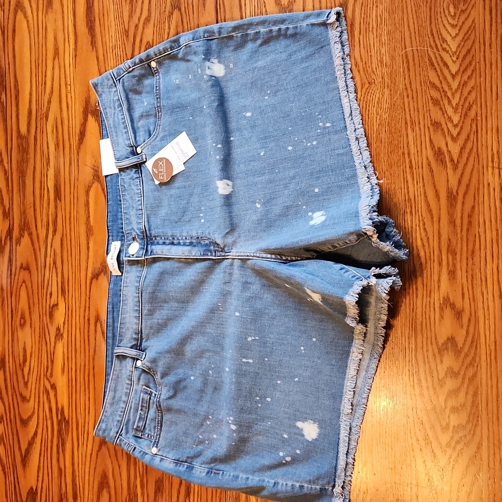 Lane Bryant Flex Magic Waistband Signiture Fit Mid-Rise Boyfriend Midi Short